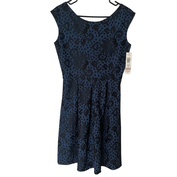 Women’s Navy Blue and Black Dress, Tiana B. Size 6 Lace detailing, event outfit - Picture 1 of 10